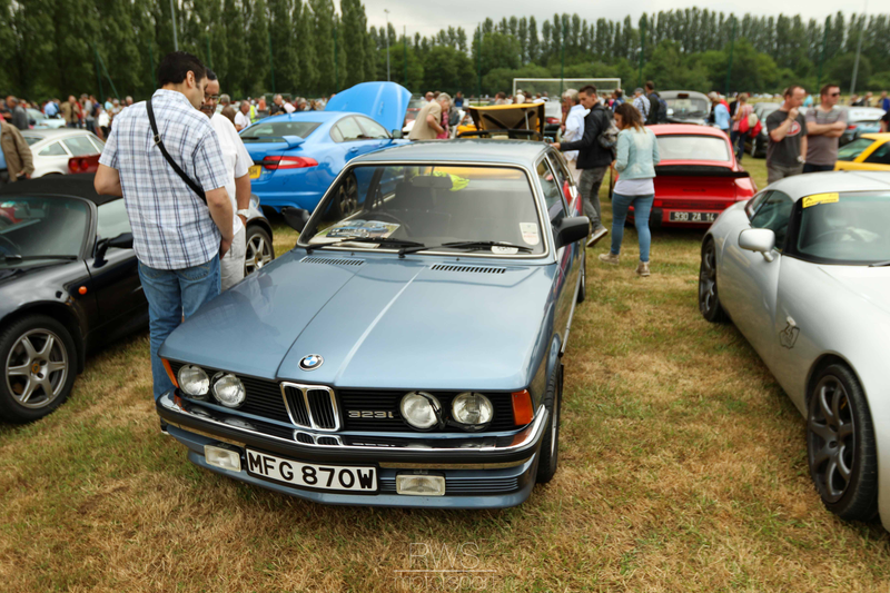 Illustration for article titled Classic British Welcome Photos (Le Mans Carshow)